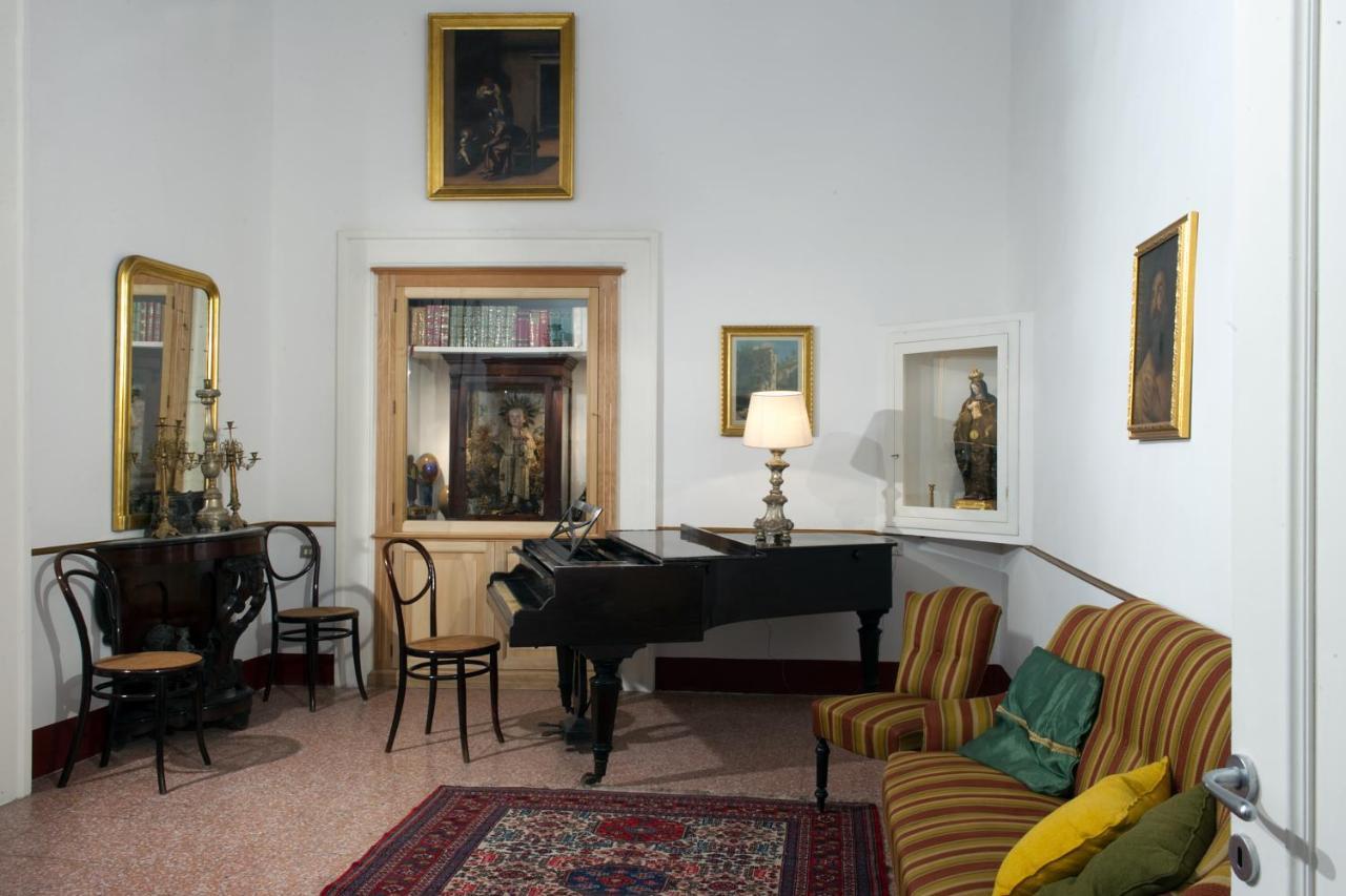 Appartamento Domus Decumana A Palazzo Petrucci Napoli