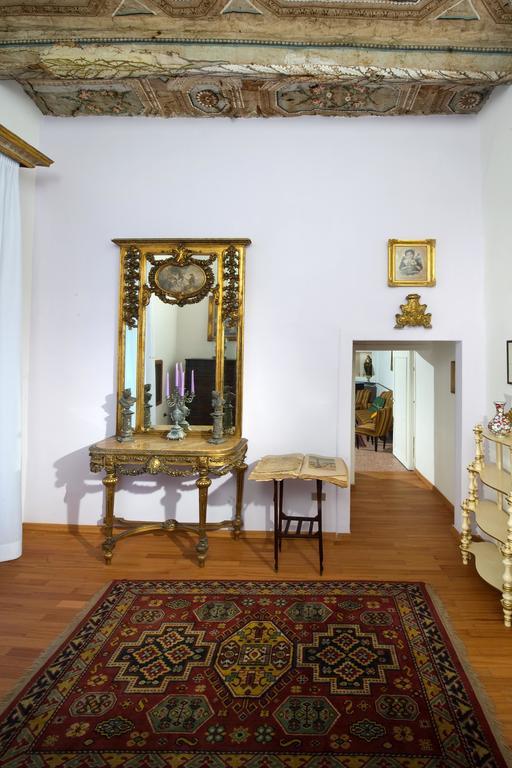 Domus Decumana A Palazzo Petrucci Napoli
